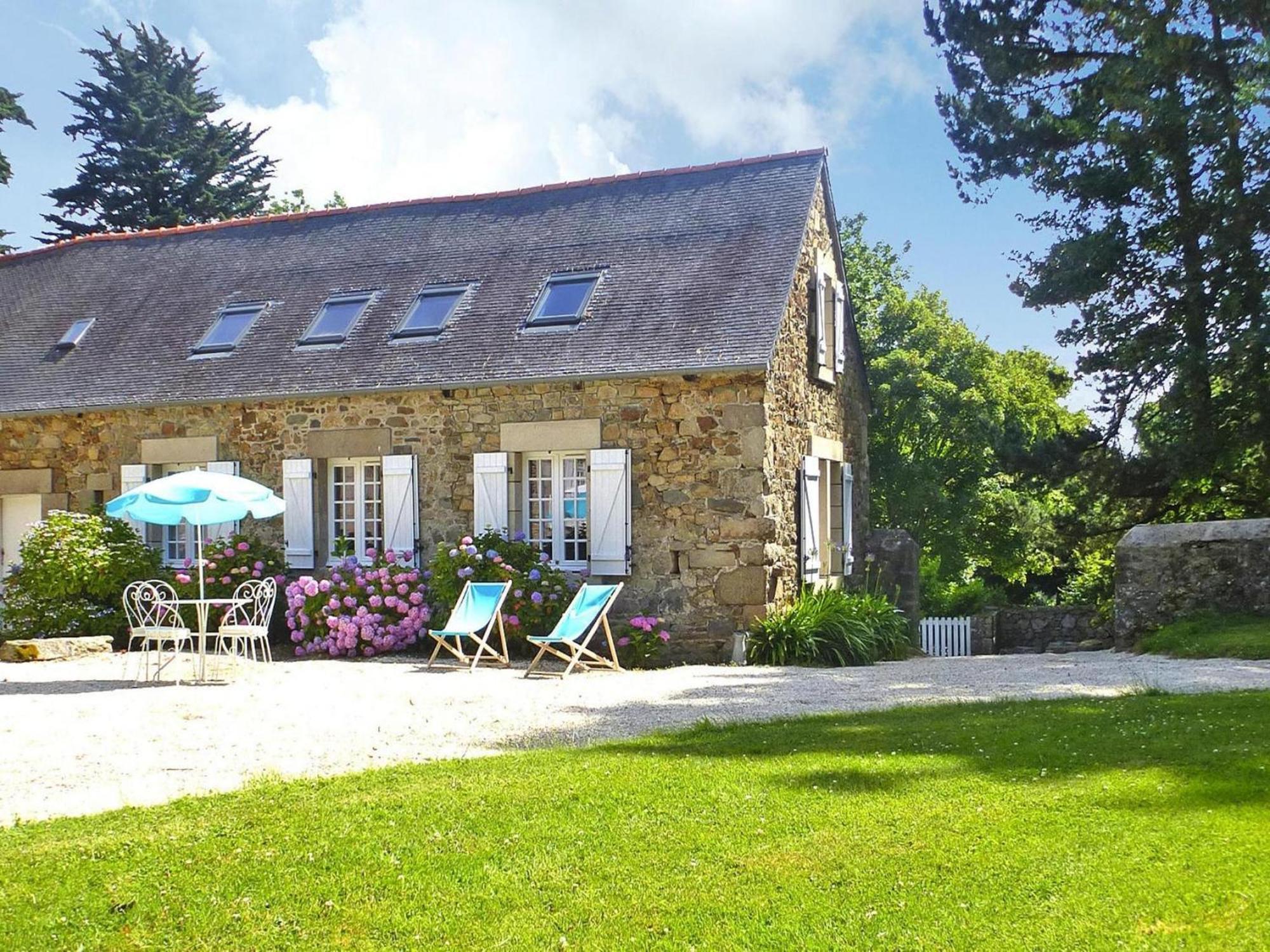 Beautiful Country House On Common Property Plougrescant Exteriör bild